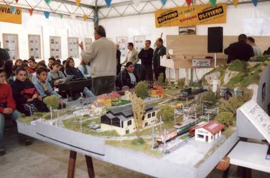  Il Gruppo Fermodellistico del DLF incontra i ragazzi della citt&agrave;. 