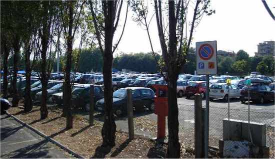  Area Dopolavoro Ferroviario, parcheggio a pagamento TRAM; la foto ne mostra uno scorcio. Nei mesi di Luglio e Agosto 2007 ha registrato, spesso, un tutto esaurito facilitato da un ben orchestrato servizio navetta che ha consentito di alleviare, nelle strade di marina centro, il problema della viabilit&agrave;. 
