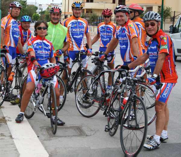  Un gruppo di ciclisti del nostro DLF prima di una gara. 