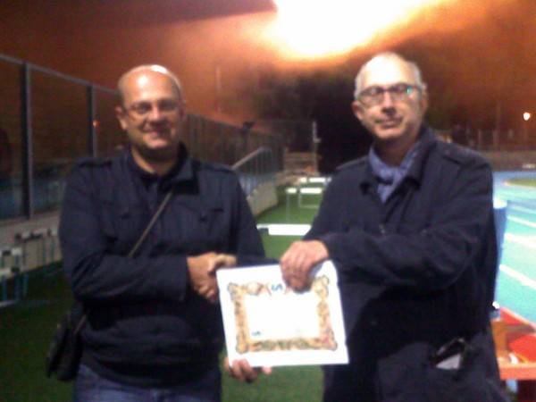  Ivan Zamagna riceve il premio. 