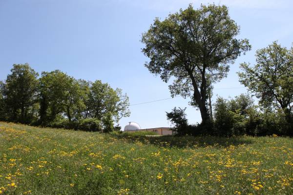 Foto dell'Osservatorio Astronomico situato sul monte San Lorenzo, nel comune di Montegrimano Terme.