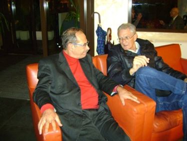 La foto riprende il presidente del nostro DLF Giovanni Vannini a colloquio con il presidente della Società DLF BO dottor Giuseppe Caputo, durante una pausa dei lavori.