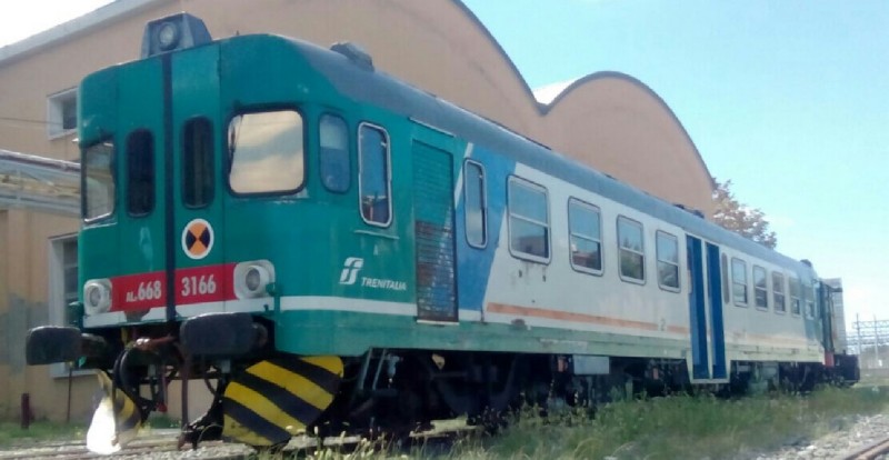  La foto ritrae la Aln 668-3166 appena entrata in OMCL. 