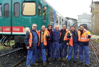  La foto ritrae alcuni dipendenti dell'Omcl davanti alla 668 al ritorno dalla corsa prova. 